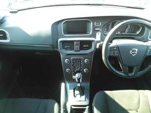 VOLVO V40 2017
