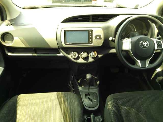 TOYOTA VITZ 2014