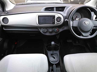 TOYOTA VITZ 2011