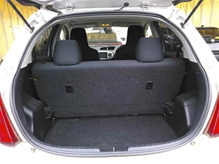 TOYOTA VITZ 2011
