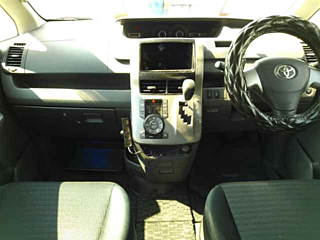 TOYOTA VOXY 2008