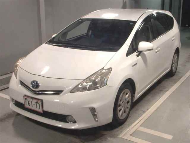 TOYOTA PRIUS ALPHA 2013