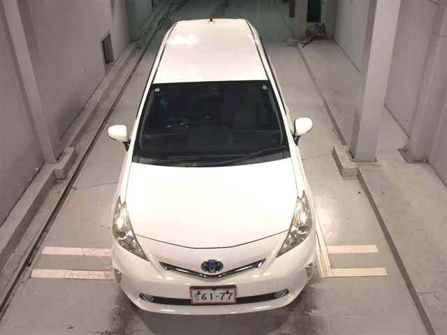 TOYOTA PRIUS ALPHA 2013