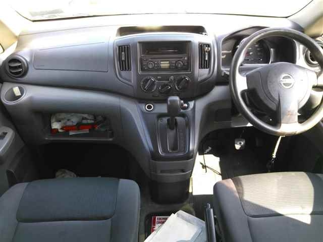 NISSAN NV200 2010