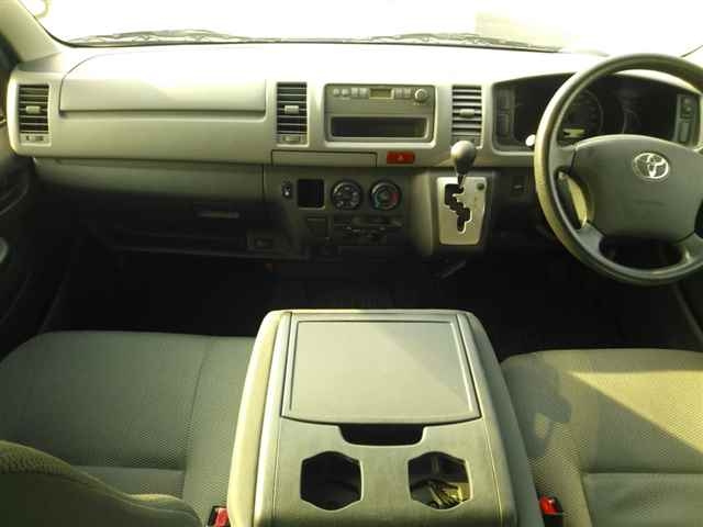 TOYOTA HIACE VAN 2011