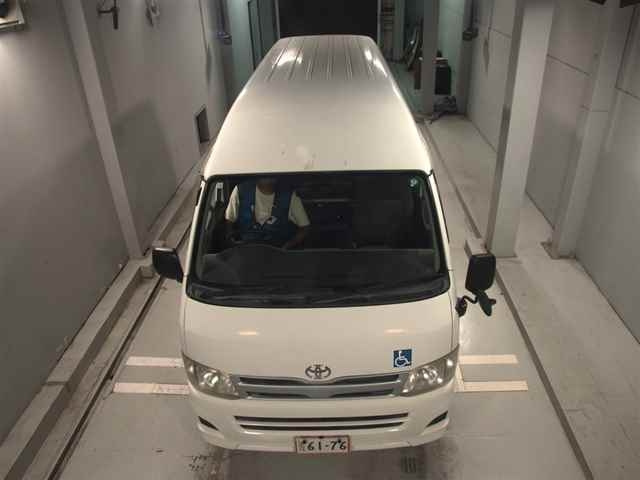 TOYOTA HIACE VAN 2011