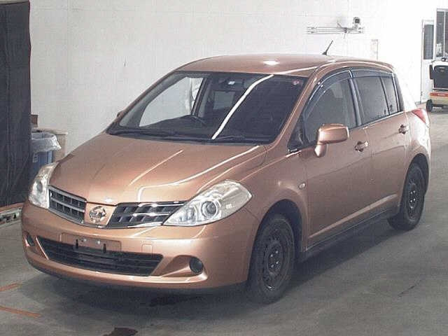 NISSAN TIIDA 2010