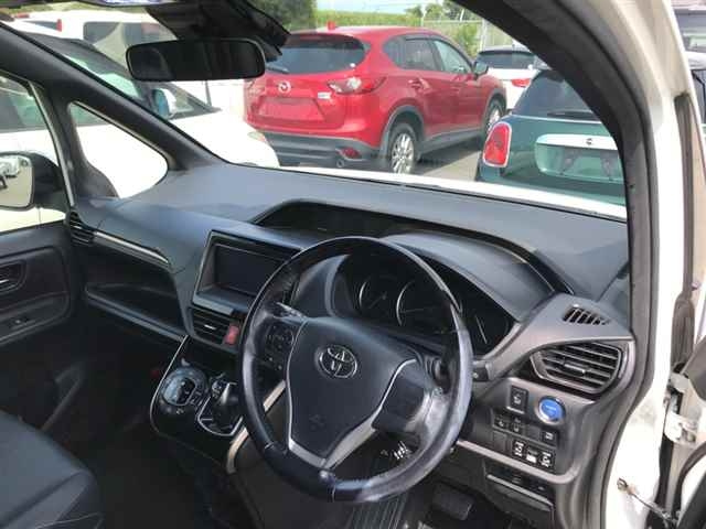 TOYOTA ESQUIRE 2016