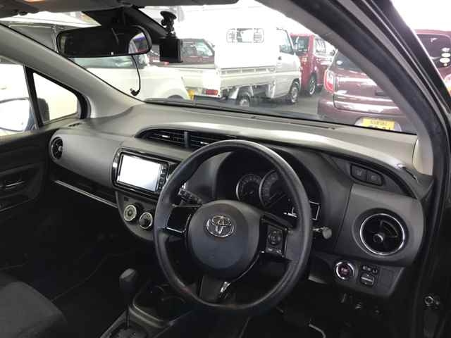 TOYOTA VITZ 2016
