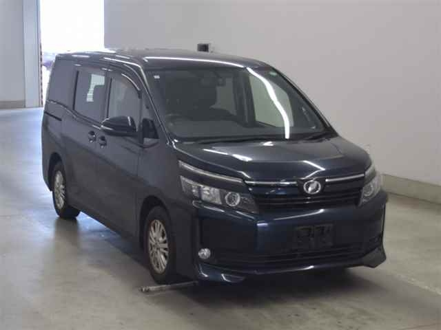 TOYOTA VOXY 2015