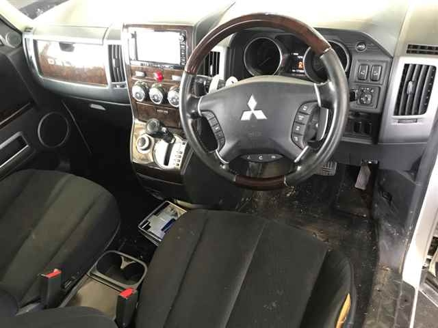 MITSUBISHI DELICA D5 2016