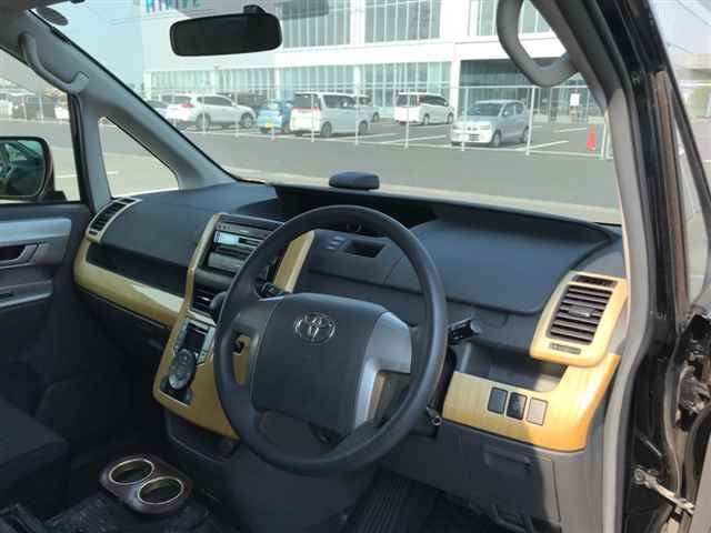 TOYOTA NOAH 2008