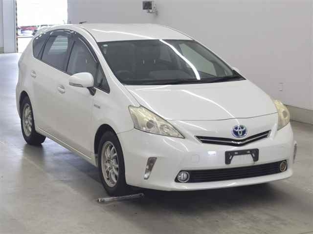 TOYOTA PRIUS ALPHA 2011
