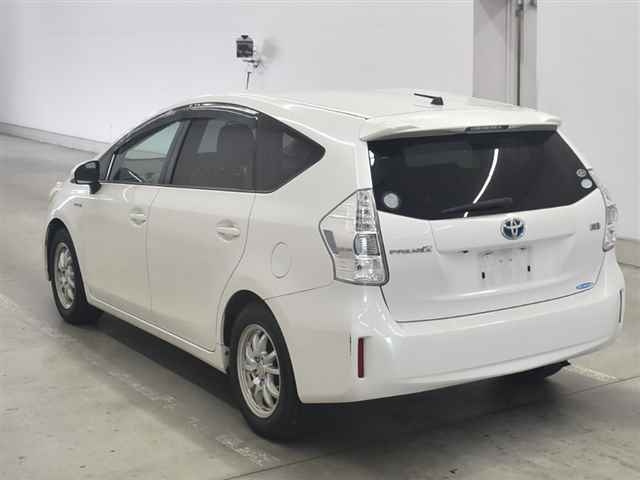 TOYOTA PRIUS ALPHA 2011