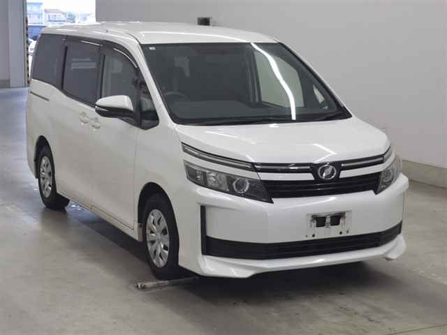TOYOTA VOXY 2014