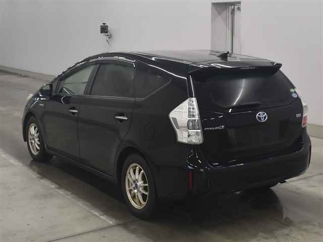 TOYOTA PRIUS ALPHA 2014