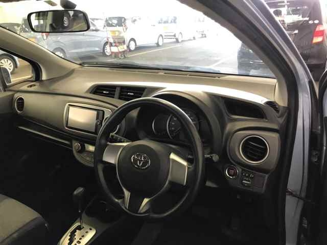 TOYOTA VITZ 2012