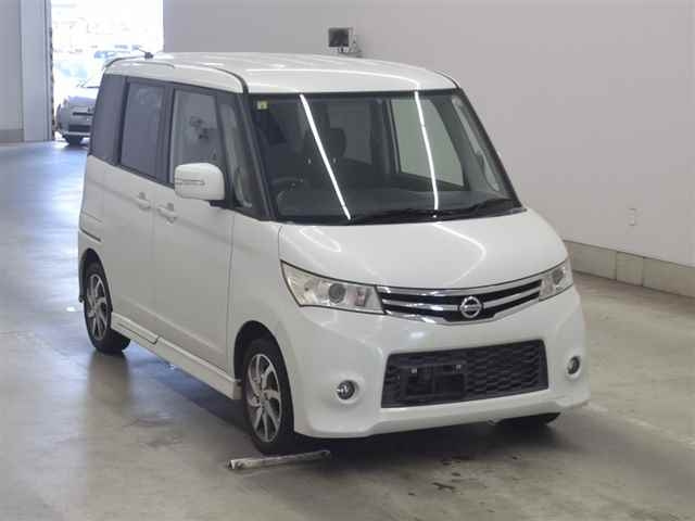 NISSAN ROOX 2010