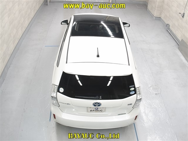 TOYOTA PRIUS ALPHA 2011