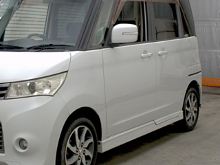 NISSAN ROOX 2011