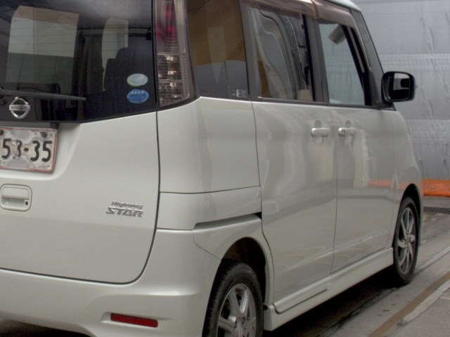 NISSAN ROOX 2011