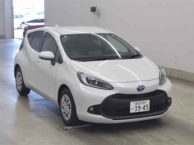 TOYOTA AQUA 2024