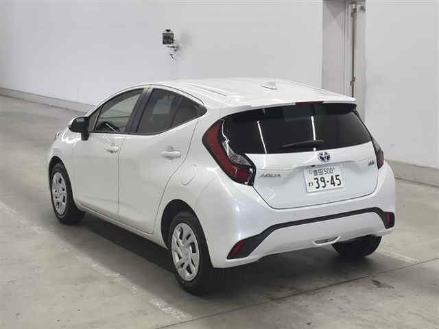 TOYOTA AQUA 2024