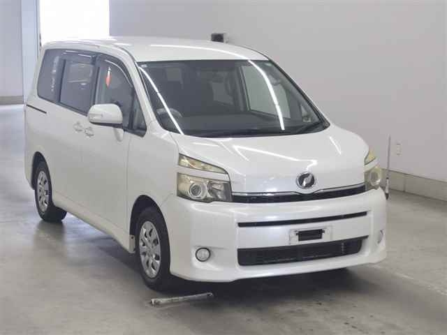 TOYOTA VOXY 2011