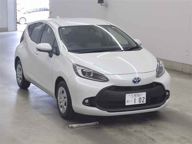 TOYOTA AQUA 2024