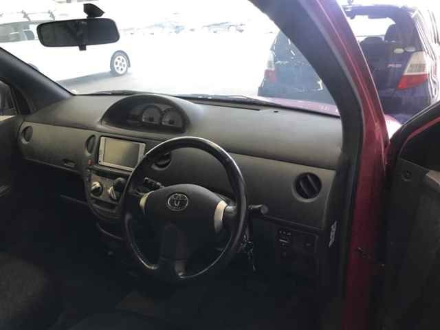TOYOTA SIENTA 2013