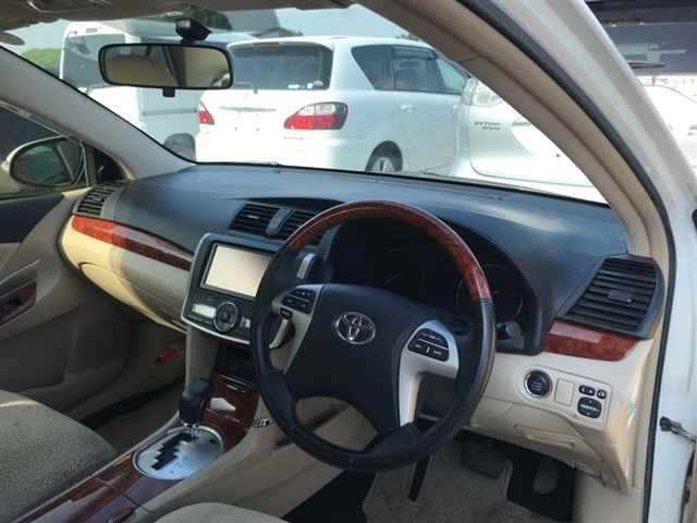 TOYOTA PREMIO 2014