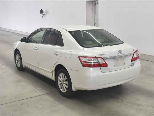 TOYOTA PREMIO 2014