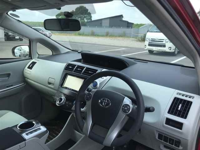 TOYOTA PRIUS ALPHA 2013