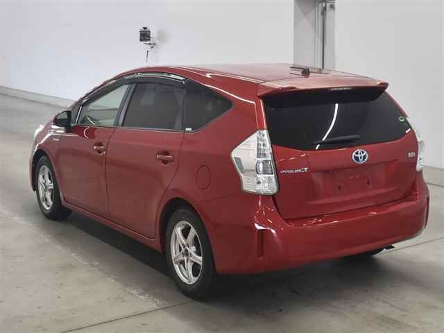 TOYOTA PRIUS ALPHA 2013