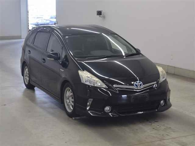 TOYOTA PRIUS ALPHA 2013