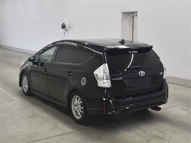 TOYOTA PRIUS ALPHA 2013