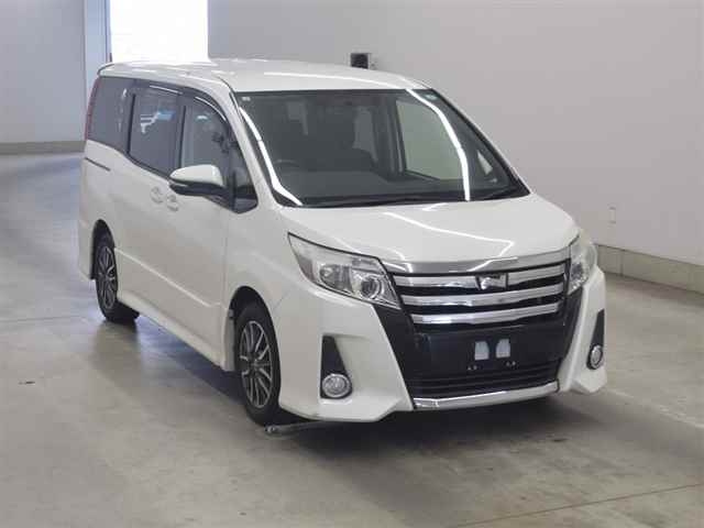 TOYOTA NOAH 2014
