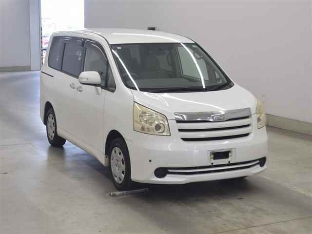TOYOTA NOAH 2009