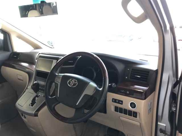 TOYOTA ALPHARD 2010