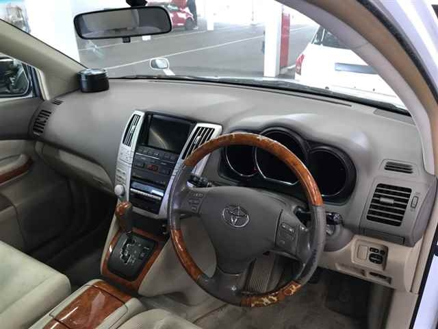 TOYOTA HARRIER 2010