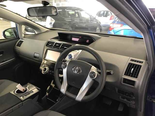 TOYOTA PRIUS ALPHA 2012