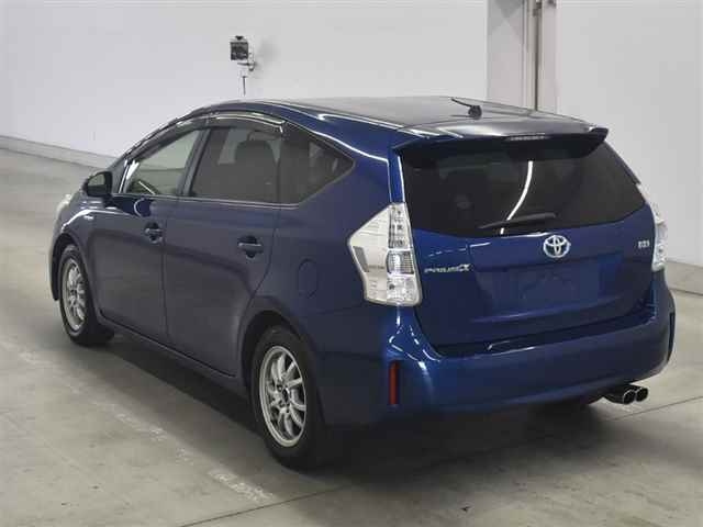 TOYOTA PRIUS ALPHA 2012