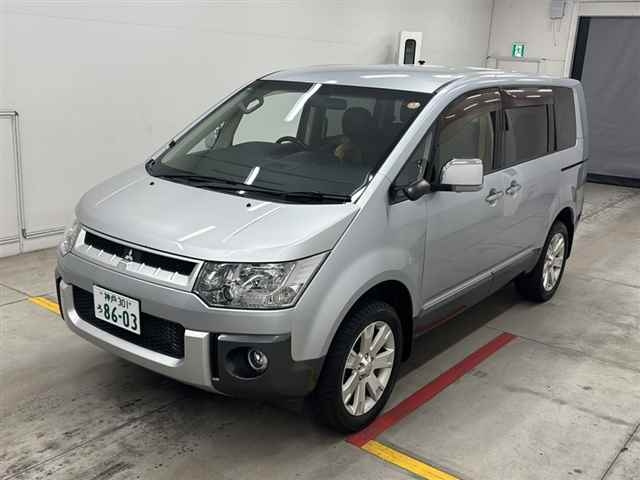 MITSUBISHI DELICA D5 2013
