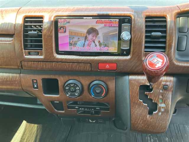 TOYOTA HIACE VAN 2011