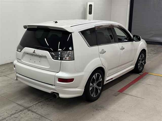 MITSUBISHI OUTLANDER 2011