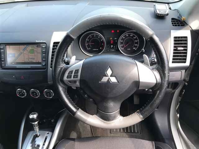 MITSUBISHI OUTLANDER 2011