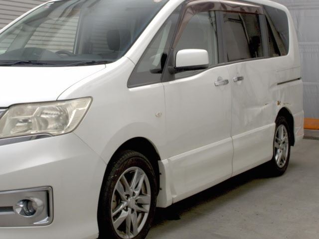 NISSAN SERENA 2011