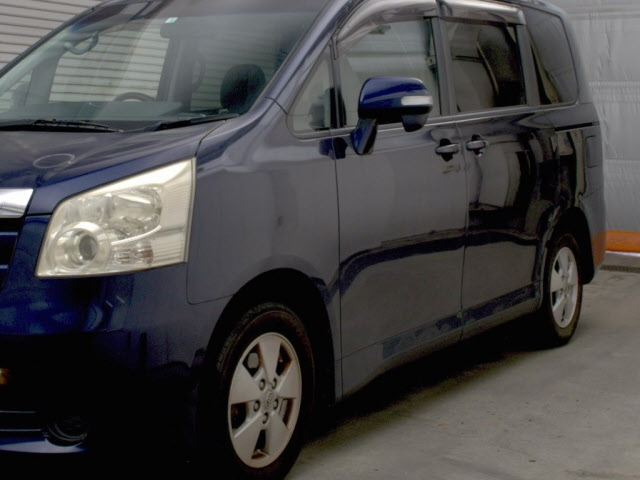 TOYOTA NOAH 2008