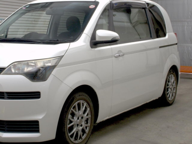 TOYOTA SPADE 2013