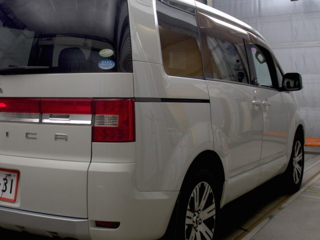 MITSUBISHI DELICA D5 2011
